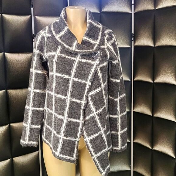 Ellen Tracy cardigan   - Picture 2 of 6